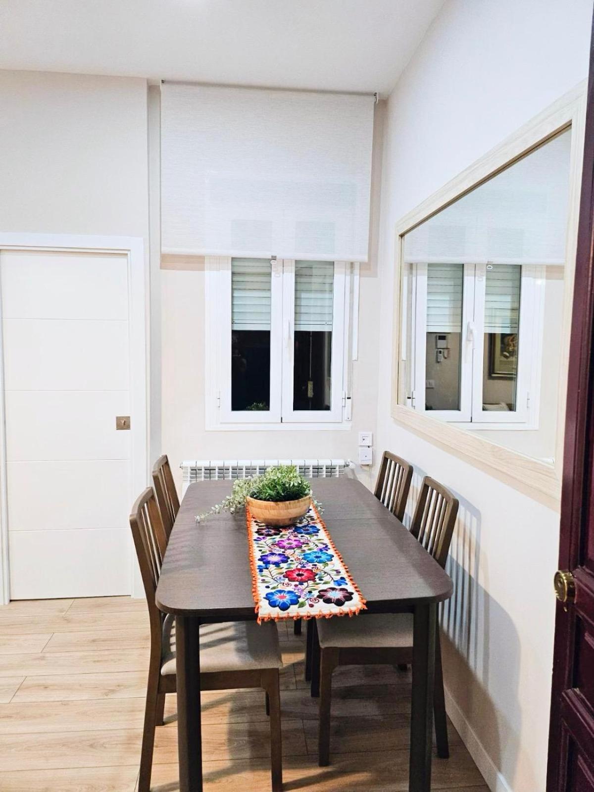 Acogedor Apartamento En Atocha By Bebalmy Madrid Kültér fotó